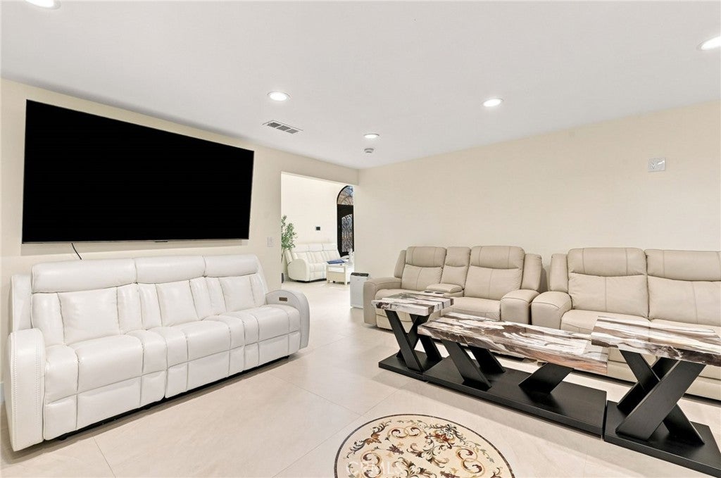 16572 Carousel, Huntington Beach CA 92649 - Photo 48