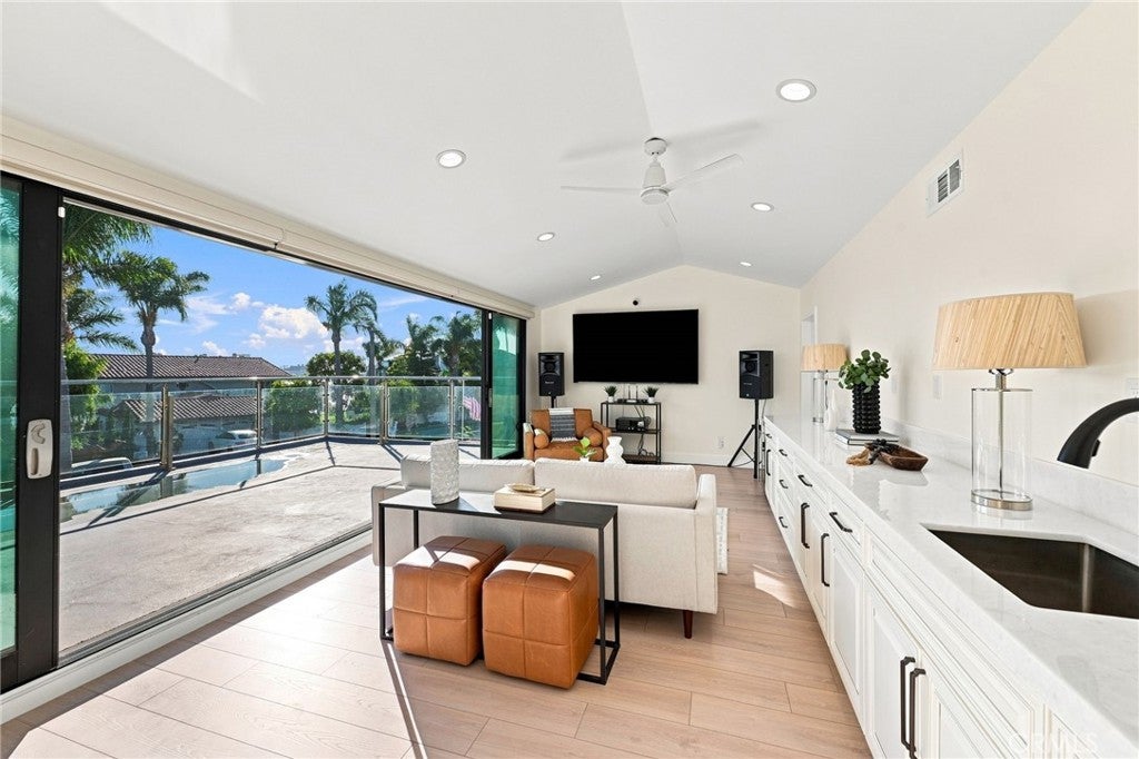 16572 Carousel, Huntington Beach CA 92649 - Photo 46