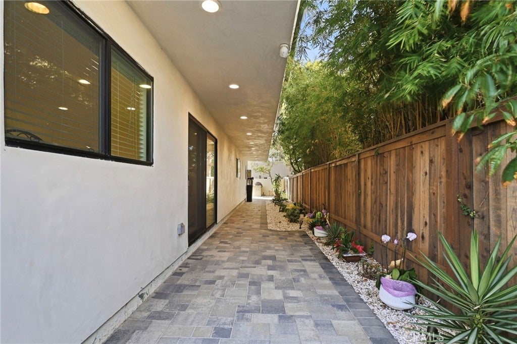 16572 Carousel, Huntington Beach CA 92649 - Photo 25