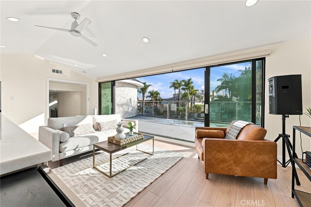 16572 Carousel, Huntington Beach CA 92649 - Photo 29