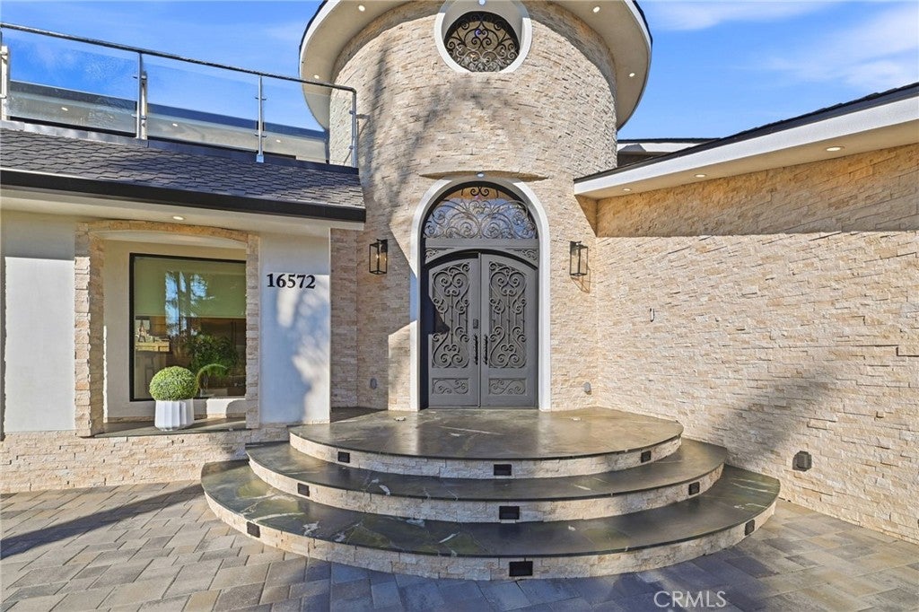16572 Carousel, Huntington Beach CA 92649 - Photo 8