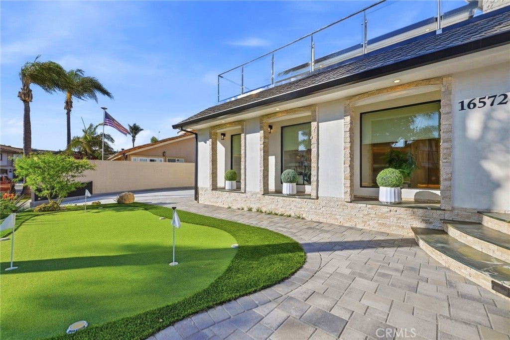16572 Carousel, Huntington Beach CA 92649 - Photo 21