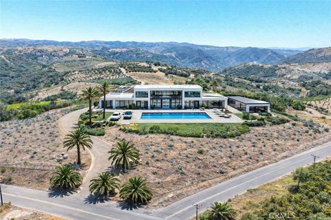 Photo of 1 El Calamar, Temecula, CA 92590 (MLS # SW26083778)