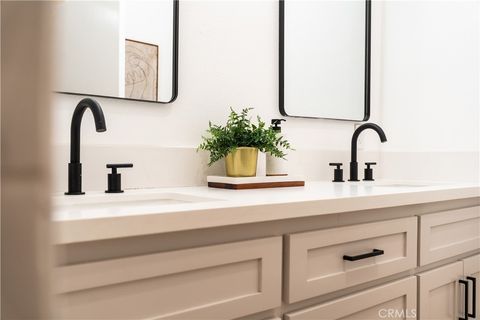 Tiny photo for 16122 San Fernando Mission Boulevard, Granada Hills, CA 91344 (MLS # SR26049518)