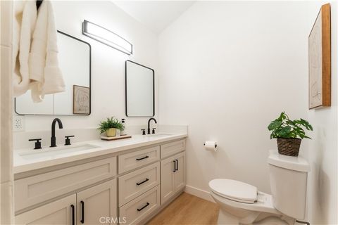 Tiny photo for 16122 San Fernando Mission Boulevard, Granada Hills, CA 91344 (MLS # SR26049518)