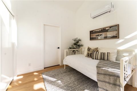 Tiny photo for 16122 San Fernando Mission Boulevard, Granada Hills, CA 91344 (MLS # SR26049518)