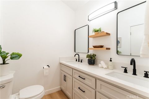 Tiny photo for 16122 San Fernando Mission Boulevard, Granada Hills, CA 91344 (MLS # SR26049518)