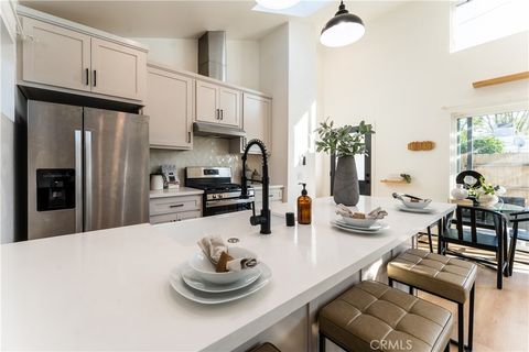 Tiny photo for 16122 San Fernando Mission Boulevard, Granada Hills, CA 91344 (MLS # SR26049518)