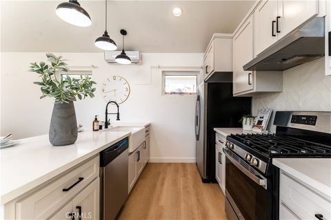 Tiny photo for 16122 San Fernando Mission Boulevard, Granada Hills, CA 91344 (MLS # SR26049518)