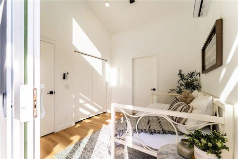 Tiny photo for 16122 San Fernando Mission Boulevard, Granada Hills, CA 91344 (MLS # SR26049518)