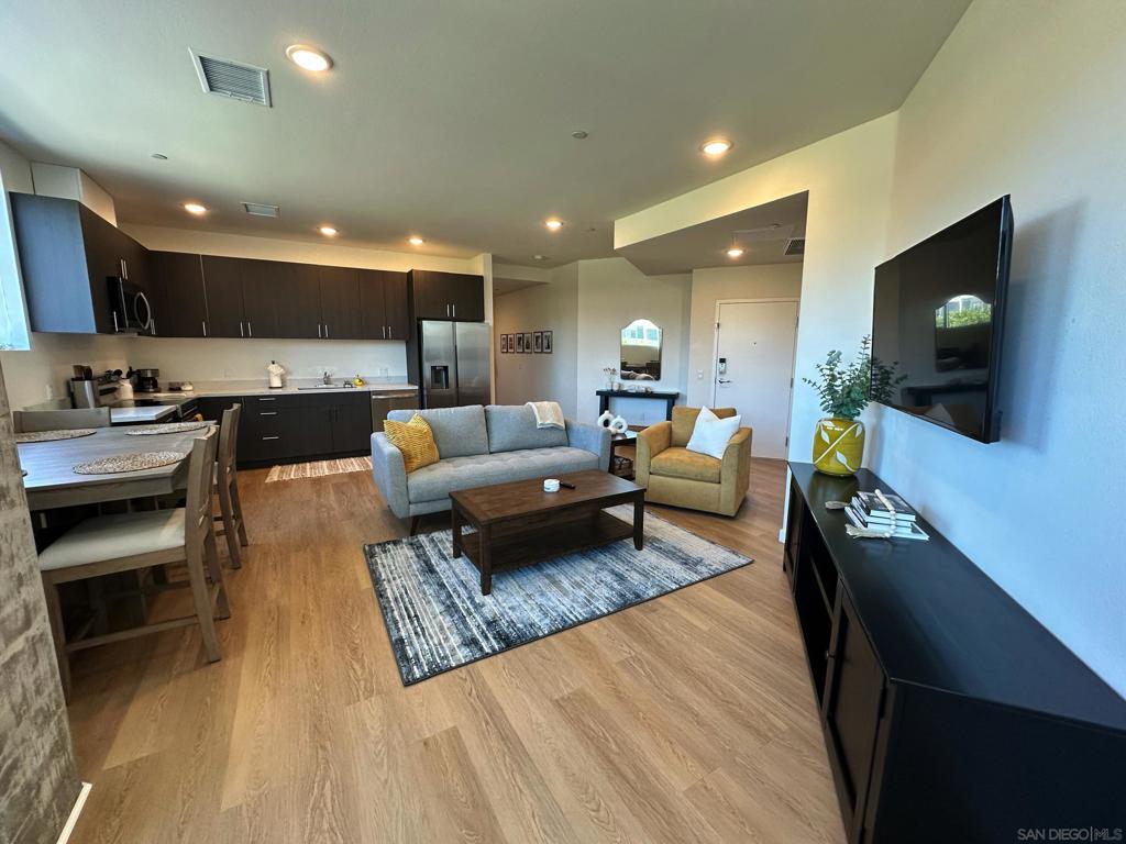 3909 Voltaire St 110