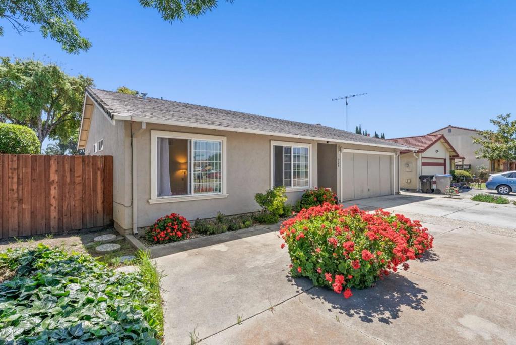 Properties 3 720 Singleton Road