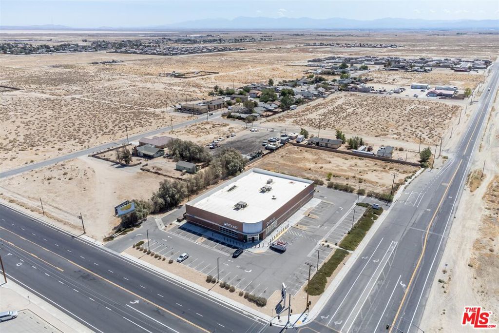 2938 W Rosamond Boulevard