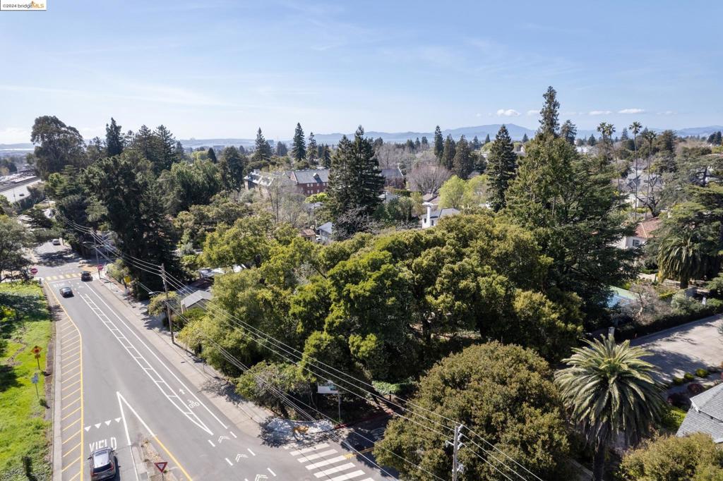 ROCKRIDGE - Land