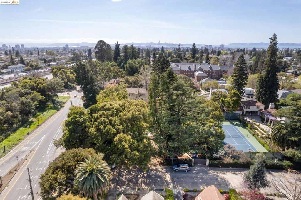 ROCKRIDGE - Land