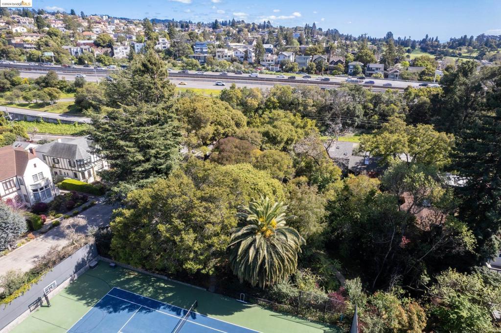 ROCKRIDGE - Land