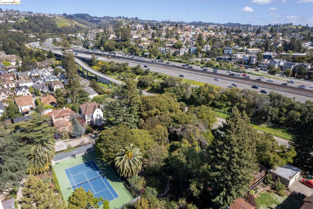 ROCKRIDGE - Land