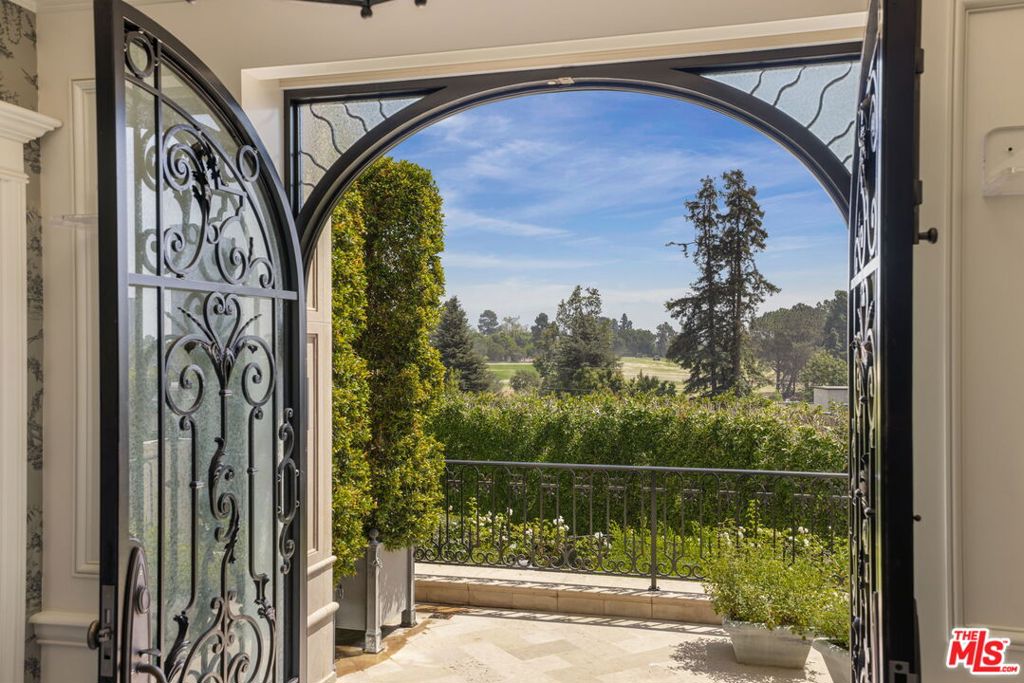 1335 Club View Drive