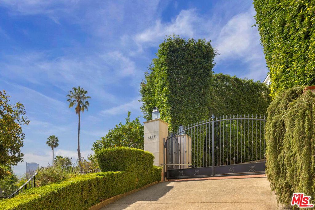 1335 Club View Drive