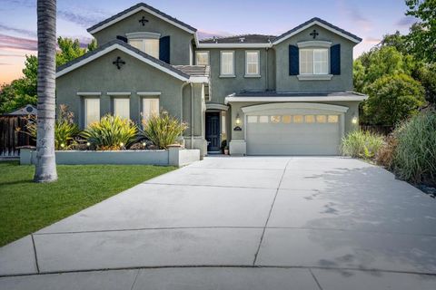 Photo of 1501 Liberty Court, Hollister, CA 95023 (MLS # ML82042594)