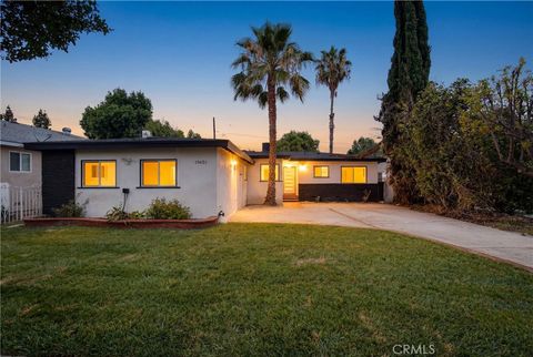 Photo of 19649 Friar St, Tarzana, CA 91335 (MLS # GD26083421)