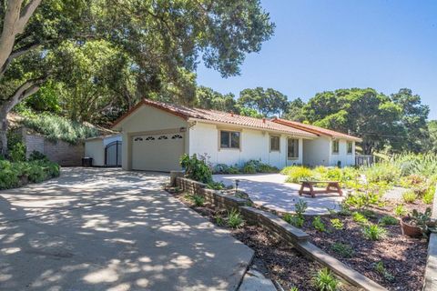 Photo of 17848 Berta Canyon Road, Salinas, CA 93907 (MLS # ML82043712)