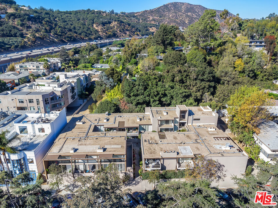 833 Moraga Drive