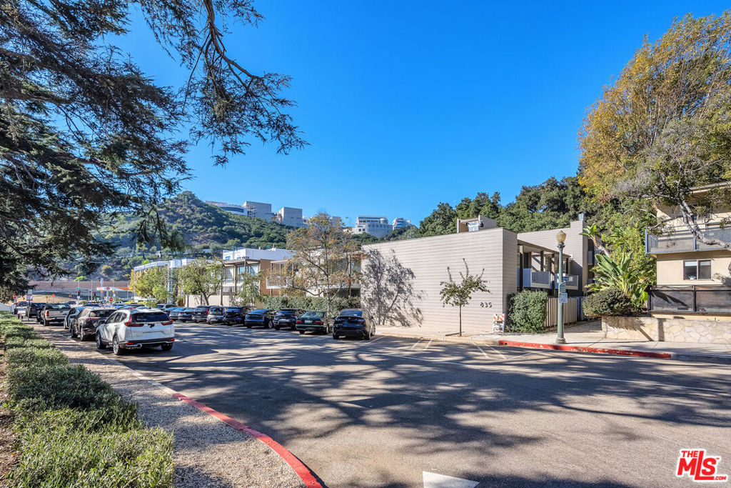 833 Moraga Drive
