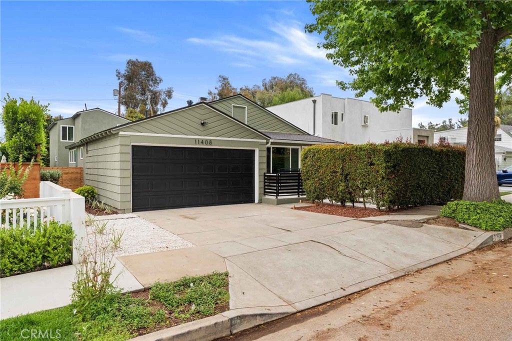 Photo of 11408 Waterford Street, Los Angeles, CA 90049 (MLS # LG25118567)