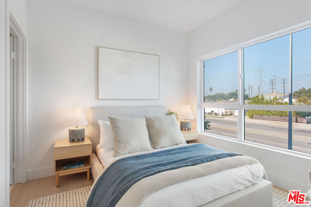 11214 W Victory Boulevard 6