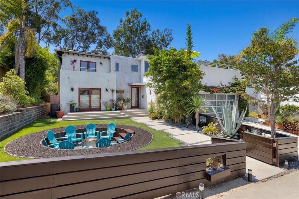 Modern Riviera Retreat with Ocean Views
Stylish 4BR/3BA home near the beach, dining, and PV trails designed for indoor-outdoor living.
Experience the best of Southern California in this light-filled 4-bedroom, 3-bathroom home with 3,168 sq ft of versatile living space. Located just minutes from Riviera Village and scenic Palos Verdes walking trails, this home blends a prime location with exceptional design.
The open floor plan is bathed in natural light, flowing seamlessly from the main living spaces to an expansive backyard with pizza oven and smoker, ideal for entertaining year-round.
An oversized upper deck offers sweeping ocean views, perfect for savoring spectacular sunsets. The 6,098 sq ft lot provides room for ping pong, cornhole, basketball, and connects directly to the PV bridle path for peaceful walks or energizing runs.
With style, comfort, and function in every detail, this property delivers a rare opportunity to live in one of the South Bay's most desirable neighborhoods.