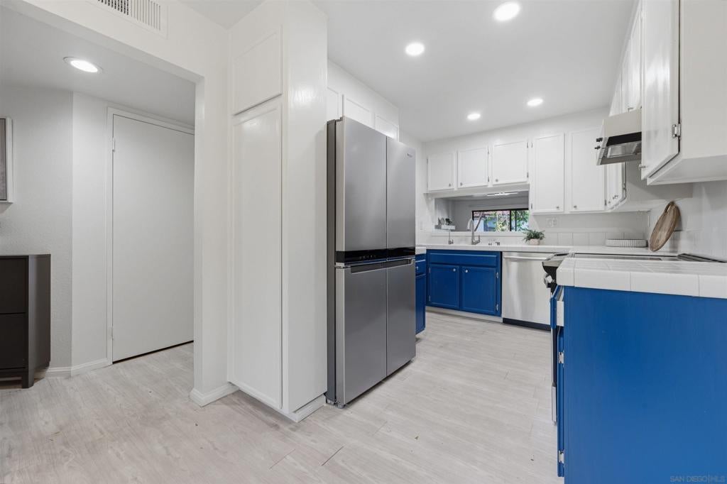 7245 Navajo RD