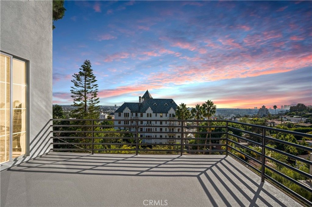 Photo of 8246 Woodshill Trail, Los Angeles, CA 90069 (MLS # SR25245437)
