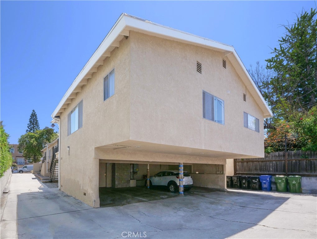 1136 W 10th