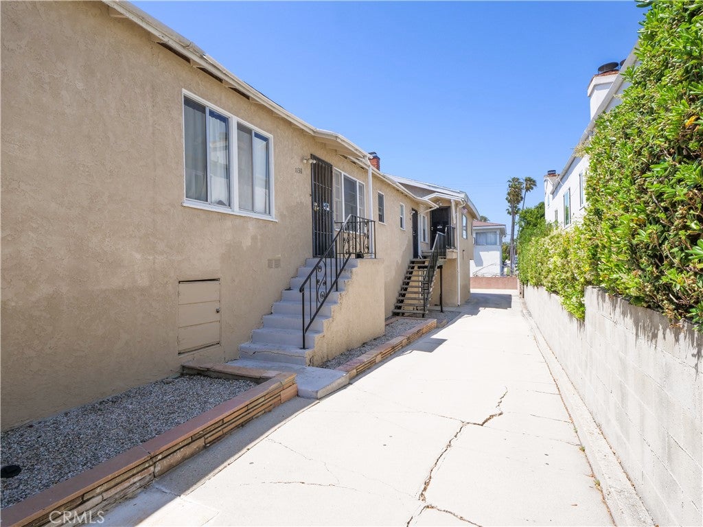 1136 W 10th