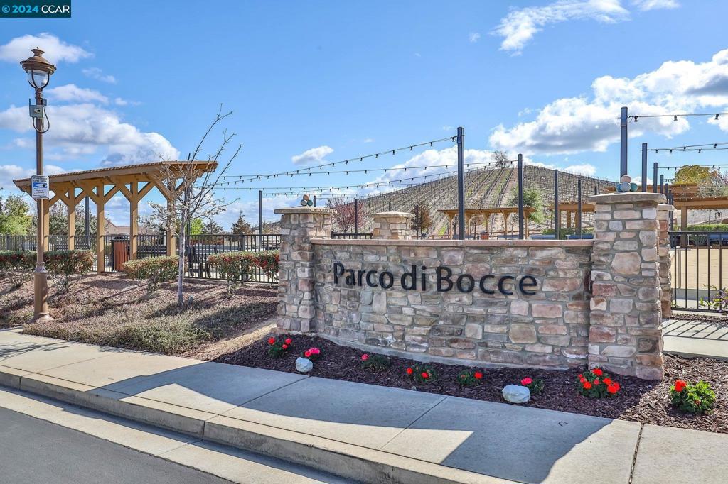 TRILOGY VINEYARDS - Residential