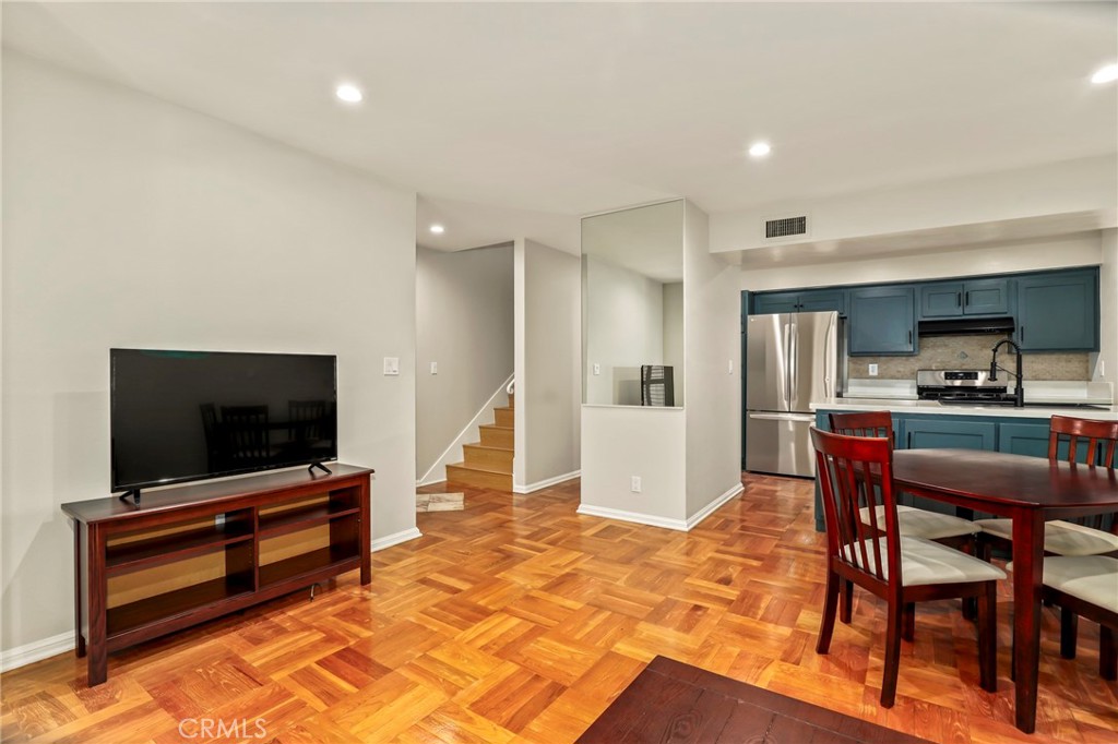 6525 La Mirada Avenue 112