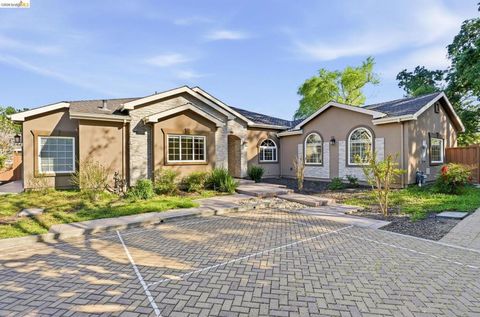 Photo of 1747 1St Ave Ave, Walnut Creek, CA 94597 (MLS # 41128336)