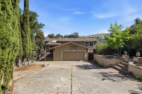 Photo of 17200 Copper Hill Drive, Morgan Hill, CA 95037 (MLS # ML82042304)