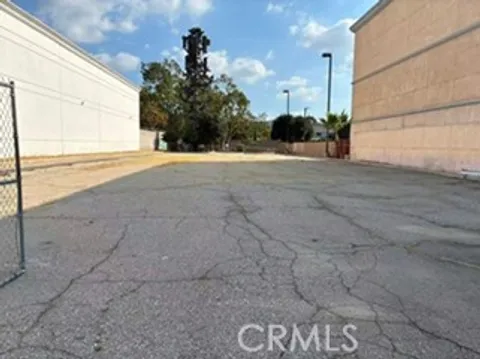 MLS: TR26005044