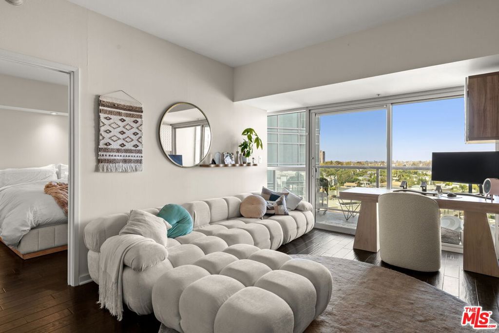 13700 Marina Pointe Drive