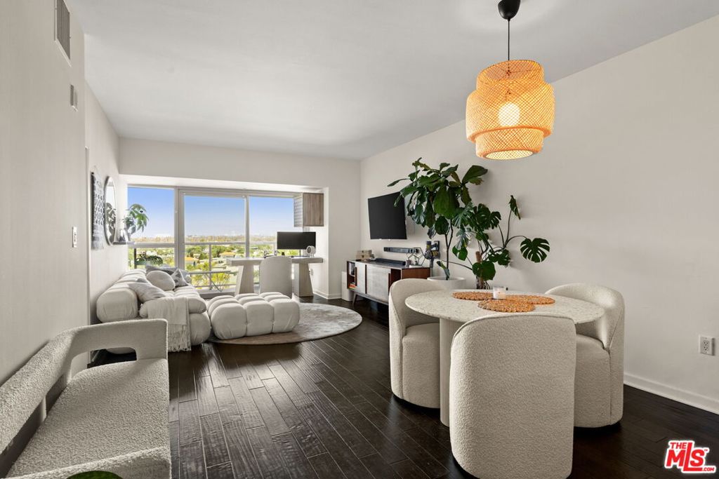 13700 Marina Pointe Drive 809