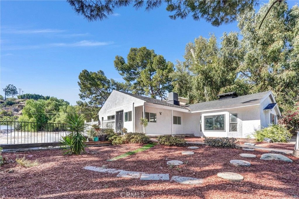 Photo of 107 Ventura Way, Chatsworth, CA 91311 (MLS # SR25234879)