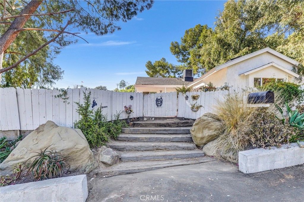 Photo of 107 Ventura Way, Chatsworth, CA 91311 (MLS # SR25234879)