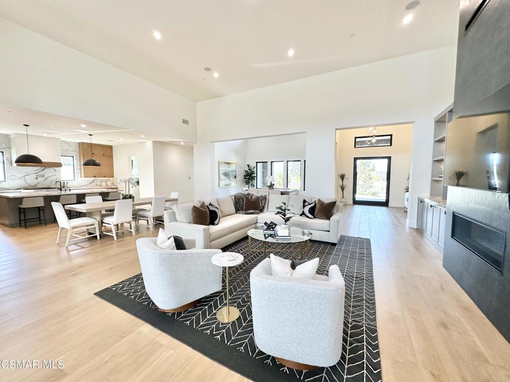 Camarillo, California, 93010, United States, 6 Bedrooms Bedrooms, ,7 BathroomsBathrooms,Residential,Active,2013156