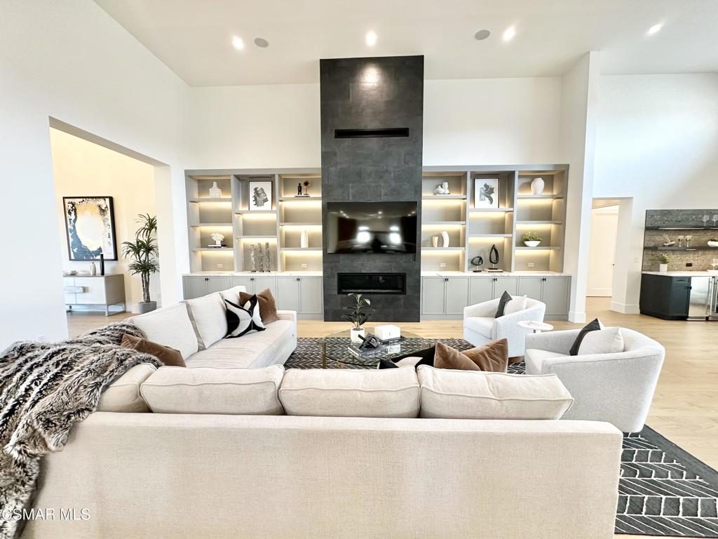 Camarillo, California, 93010, United States, 6 Bedrooms Bedrooms, ,7 BathroomsBathrooms,Residential,Active,2013156