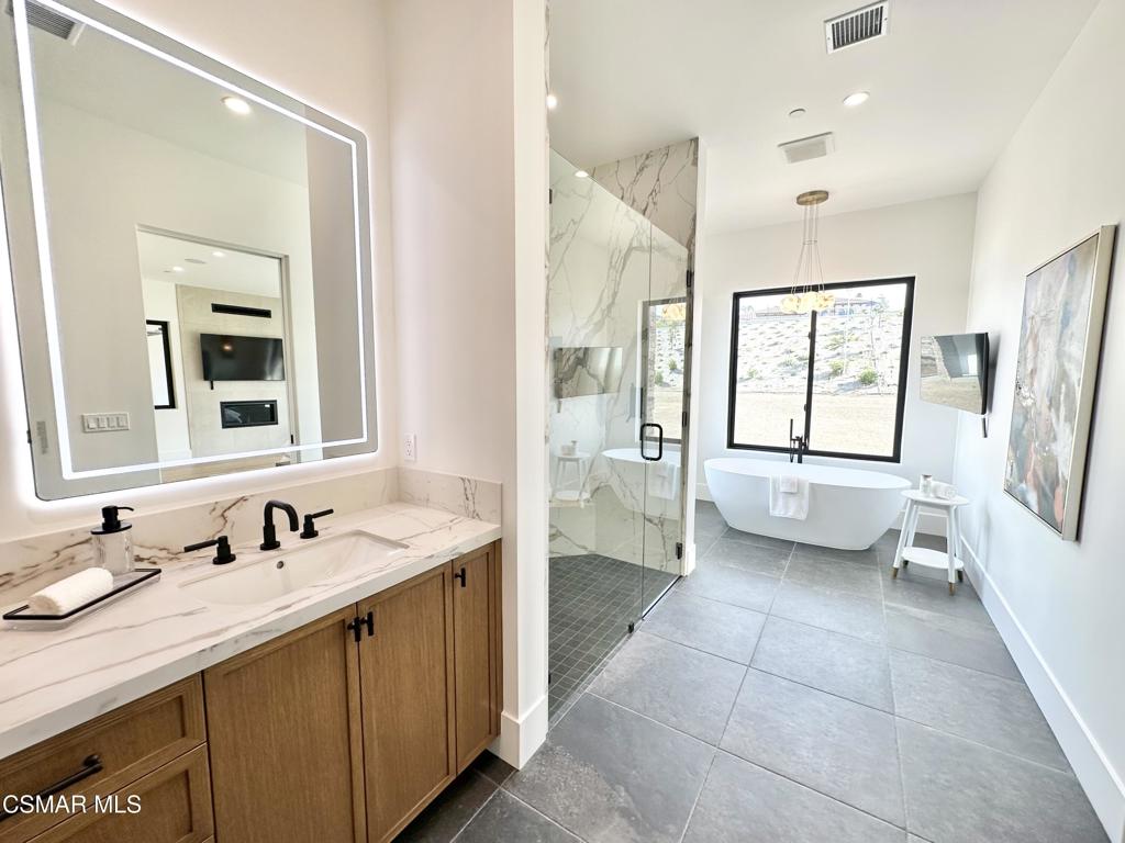 Camarillo, California, 93010, United States, 6 Bedrooms Bedrooms, ,7 BathroomsBathrooms,Residential,Active,2013156