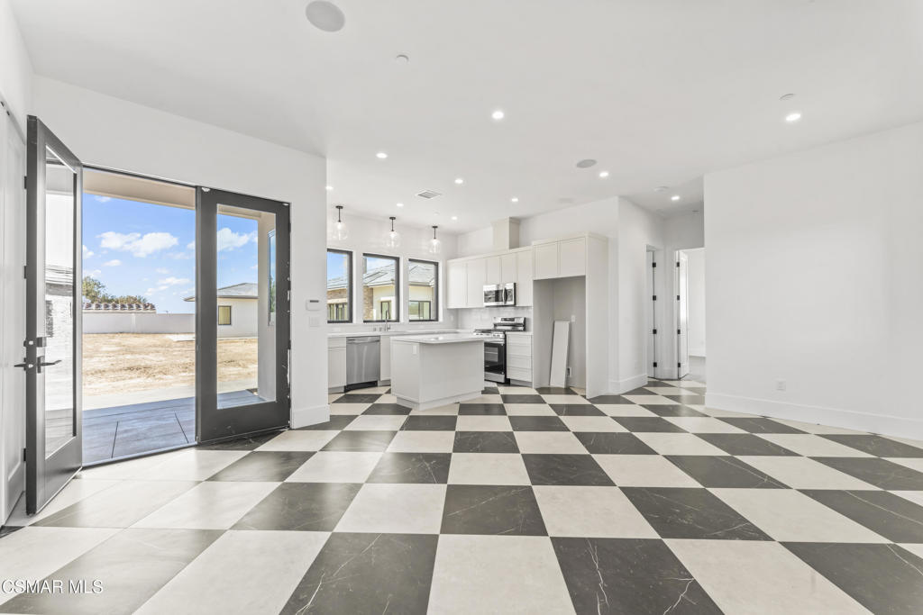 Camarillo, California, 93010, United States, 6 Bedrooms Bedrooms, ,7 BathroomsBathrooms,Residential,Active,2013156