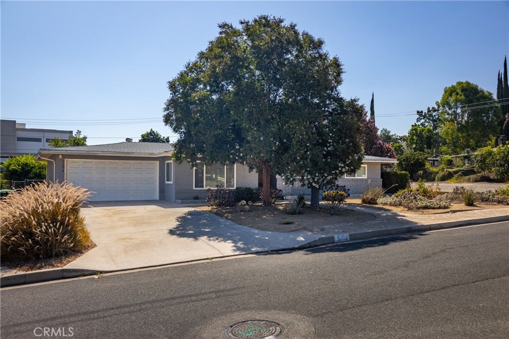 11375 Iris Avenue
