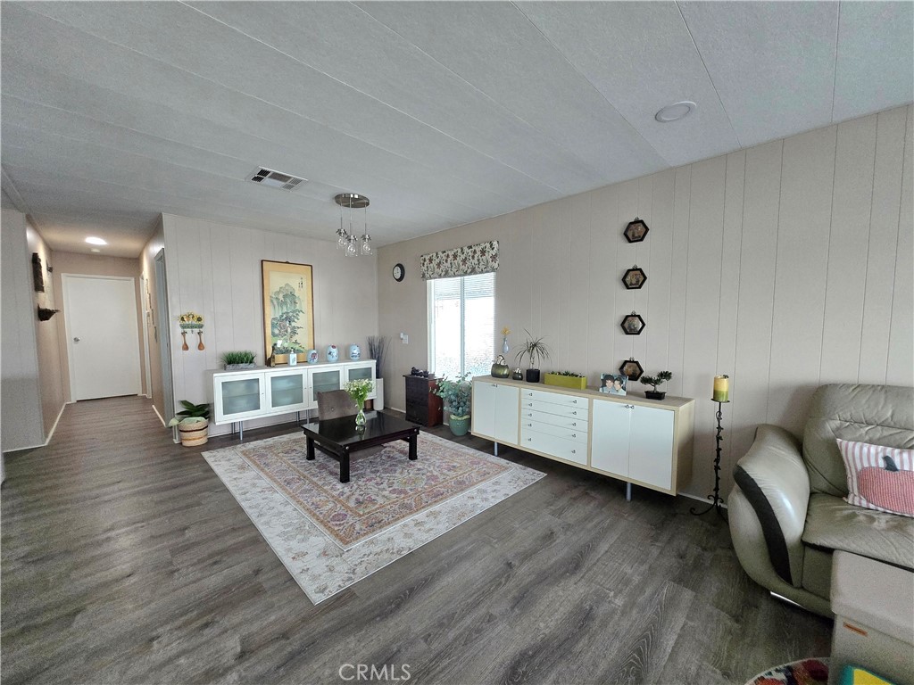 1201 W Valencia Drive 87